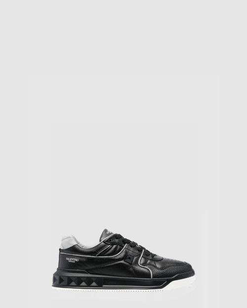 [VALENTINO-발렌티노]원 스터드 로우탑 스니커즈