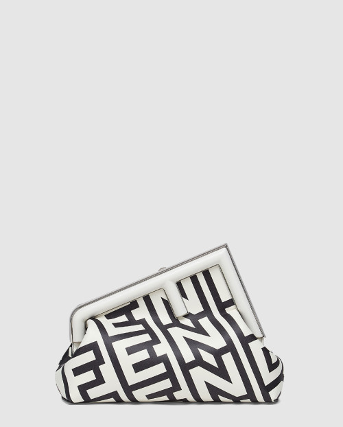 [FENDI-펜디]퍼스트 미디 숄더백 8BP137